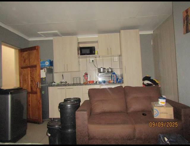 6 BEDROOM HOUSE FOR SALE IN VOSLOORUS EXT